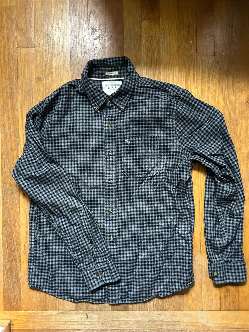 Abercrombie & Fitch Men’s Black and Gray Gingham Button-Down Shirt
